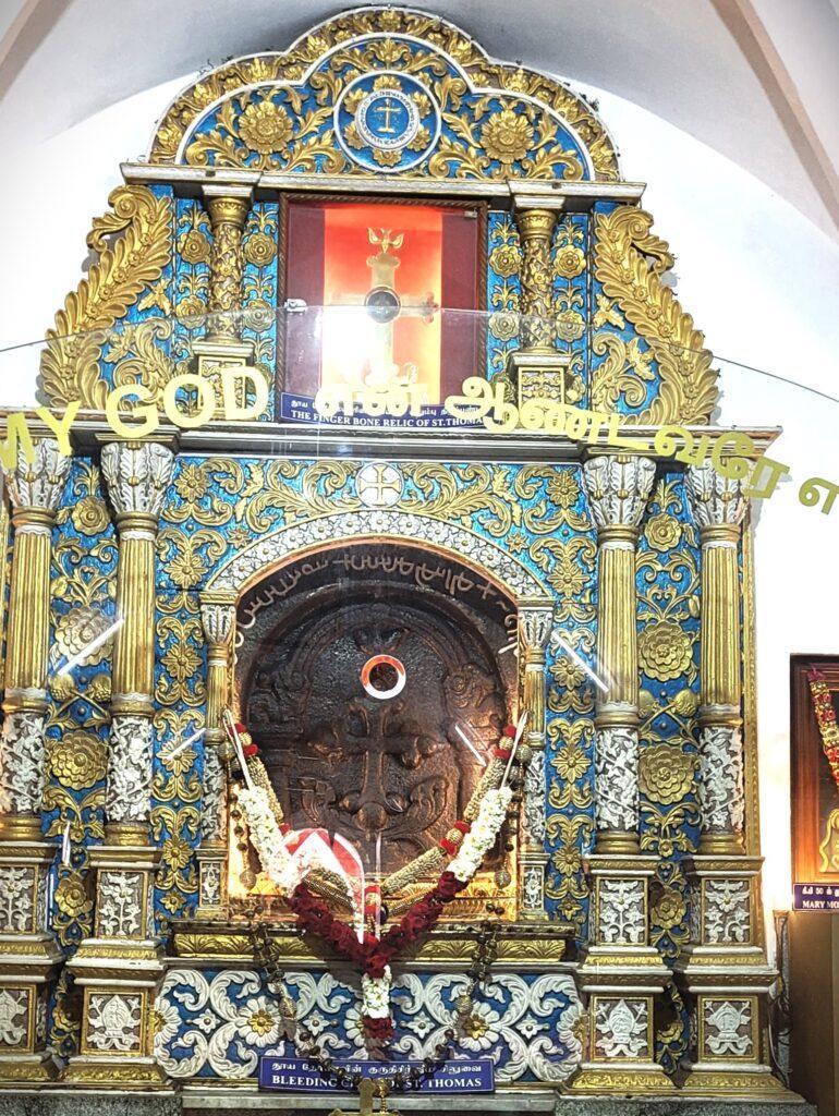 autel  très décoréde Saint thomas au Mont