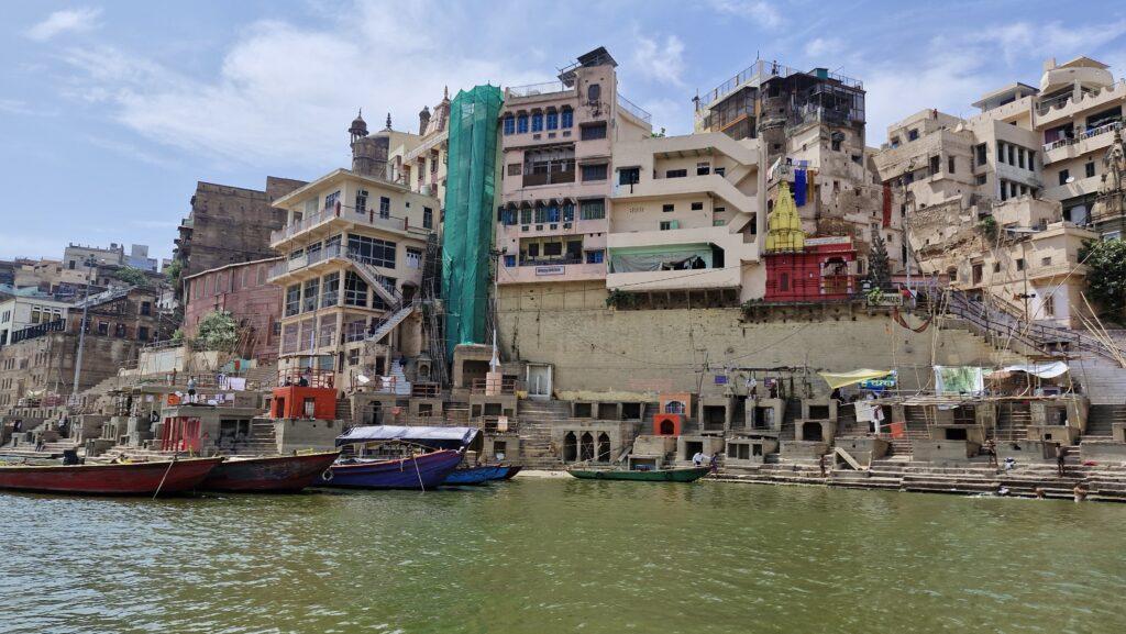vue ge'nerale des Ghâts Varanasi