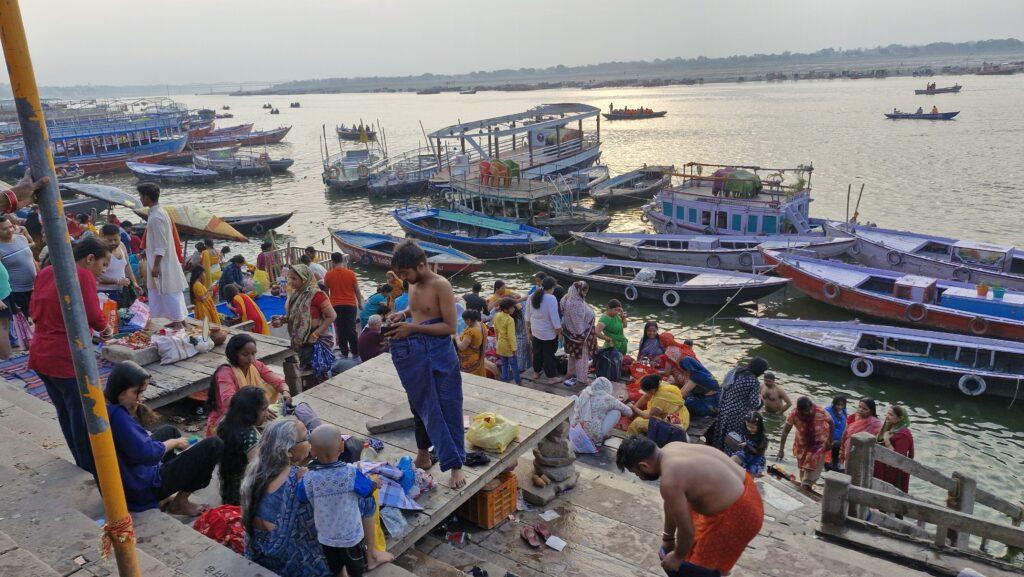 bain rituel du matin Varanasi