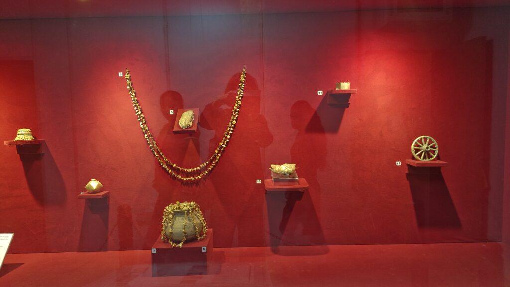 bijoux dans le musée archéologique
