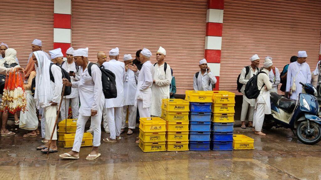 malades dans les rues de Varanasi