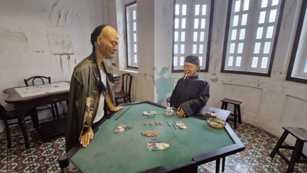 mise en scène au club des mineurs Hakka