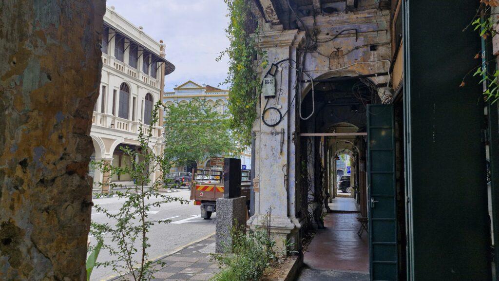 b6atiments coloniaux à la lisière du quartier chinois ded Ipoh