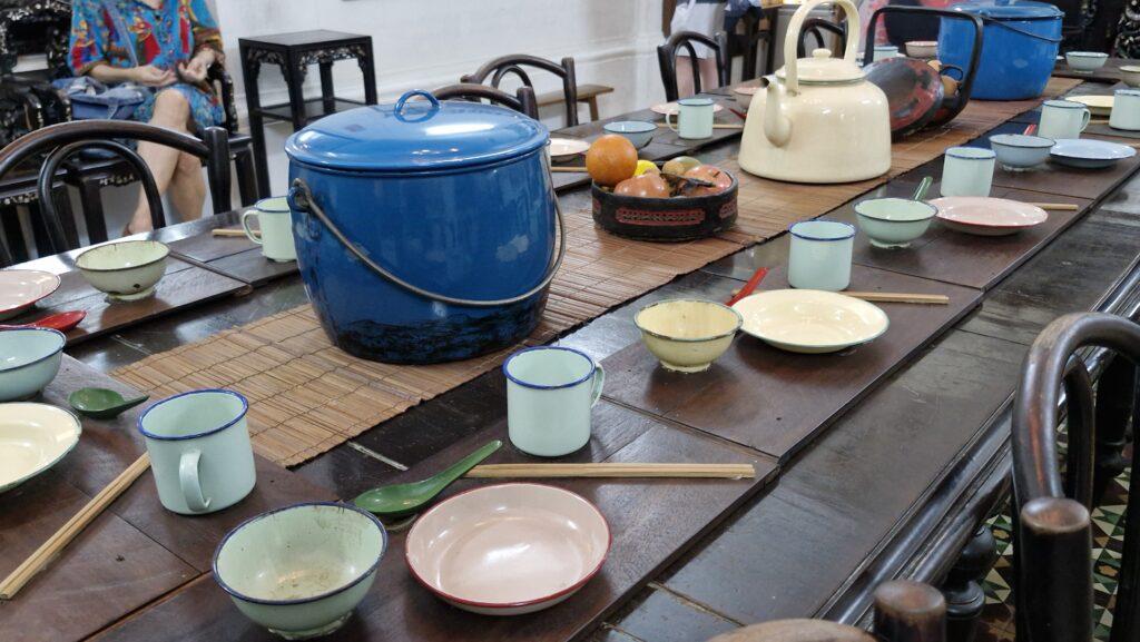 maison des mineurs Hakka, la table dressée