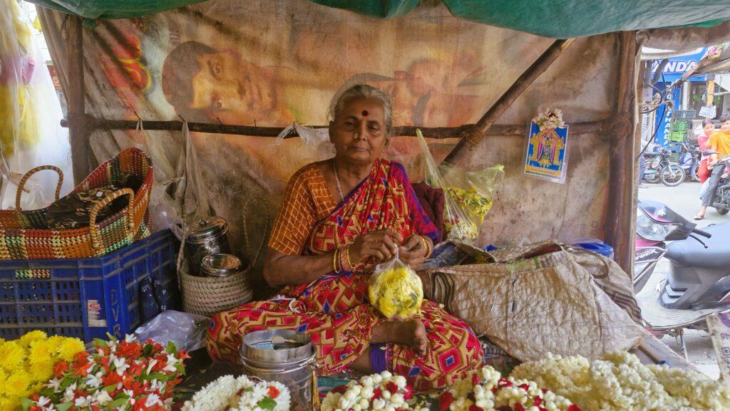 marchande de fleurs marché de Saidapet