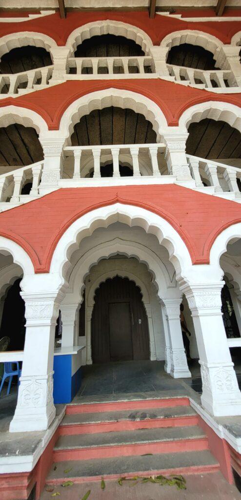 escalier de la Banque d'Inde, clairement inspiré par de sfacades génoises ou vénitiennes