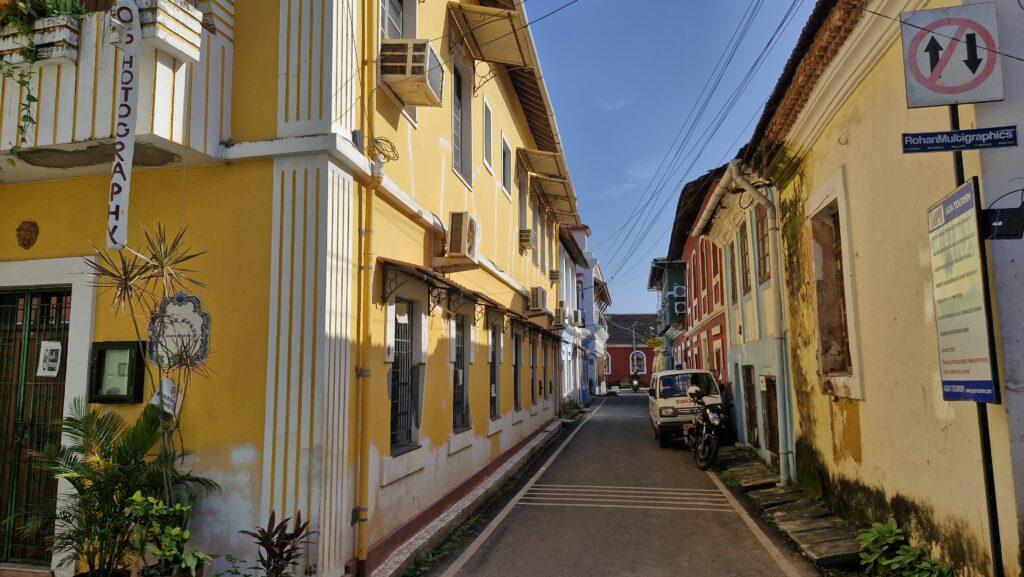 petite rue dans le centre de Panjim