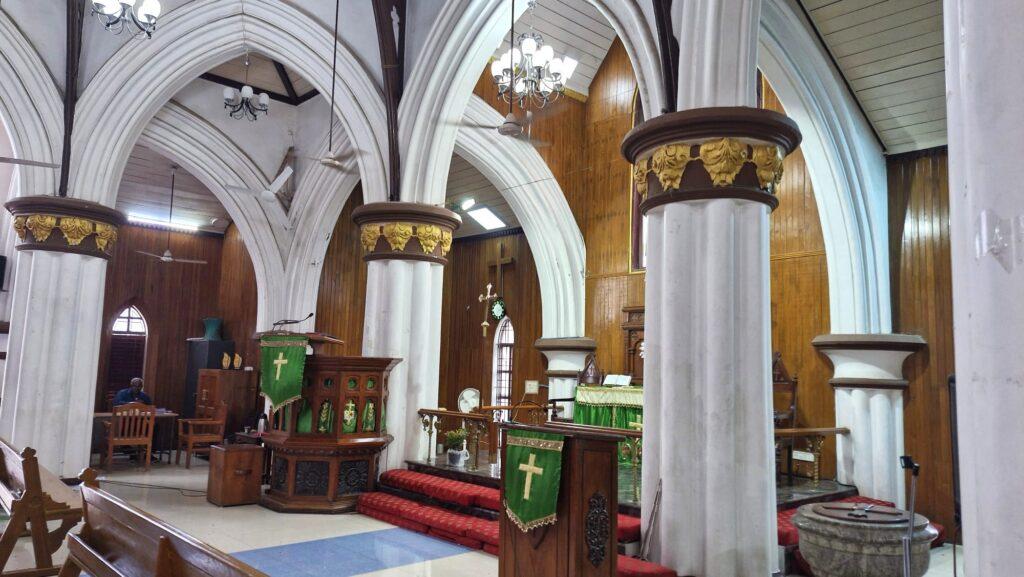 à l'intérieur de l'église luthérienne