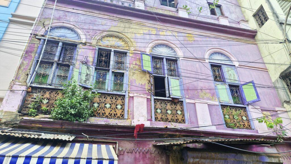 jolie maison derrière Broadway