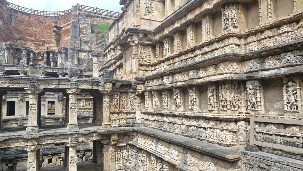 sculptures, Rani Ki Van