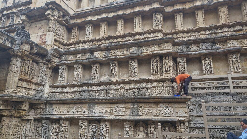 nettoyer le Rani Ki Vav