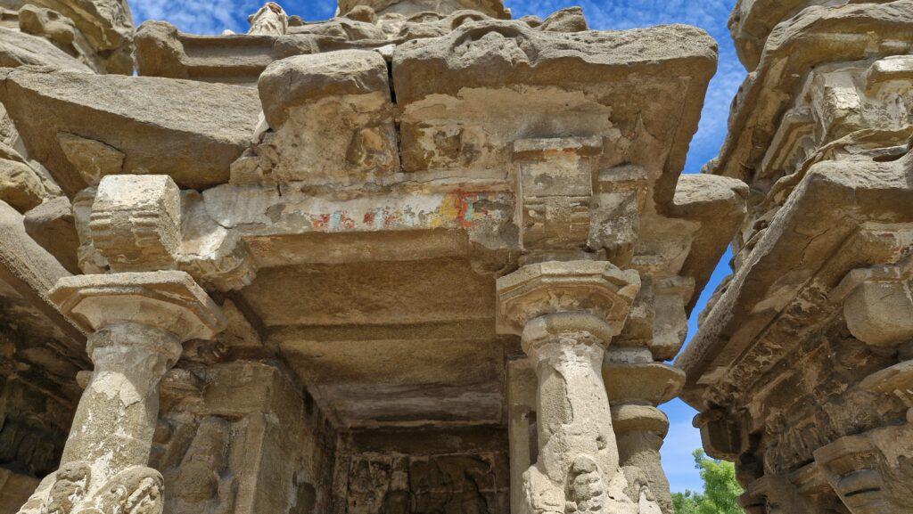 traces de poychromie au temple Kailasanatha de Kanchipuram
